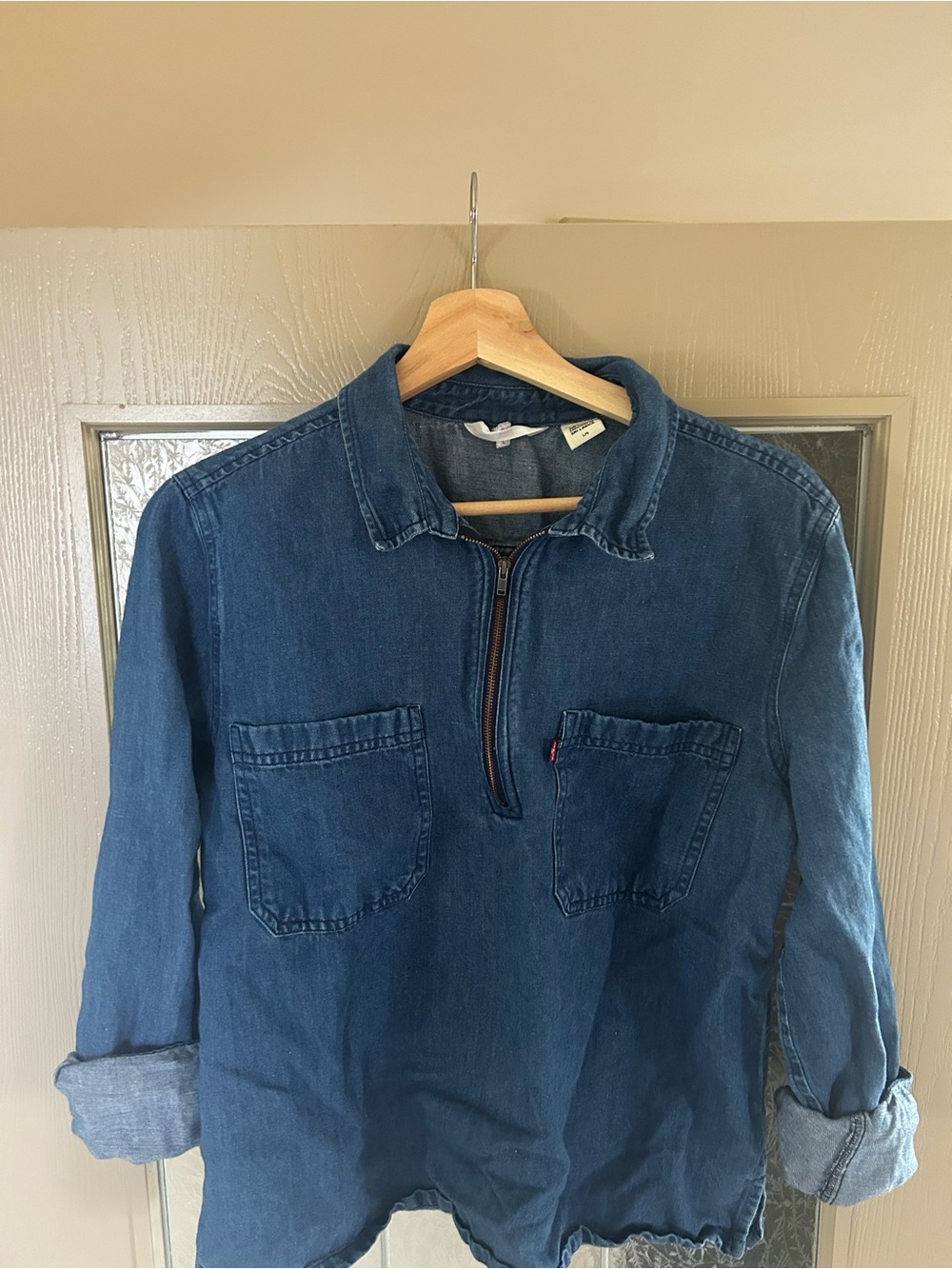Levi's top